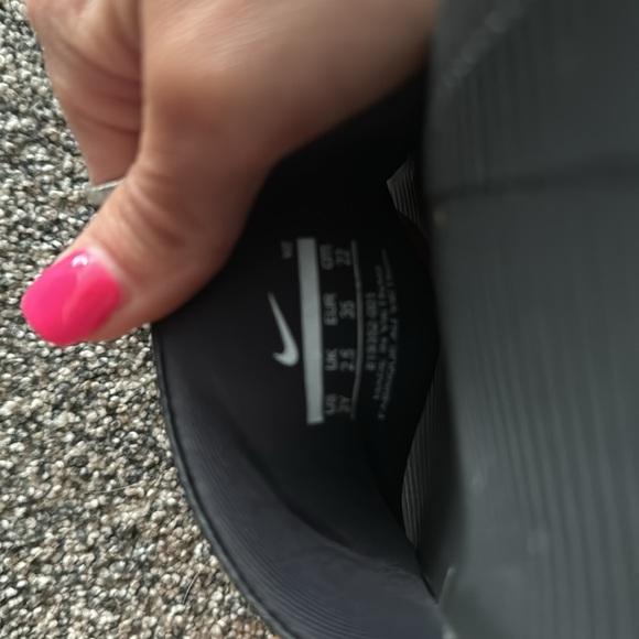 Nike unisex slides youth size 3. Excellent condition.  From Nike employee store - Picture 3 of 4